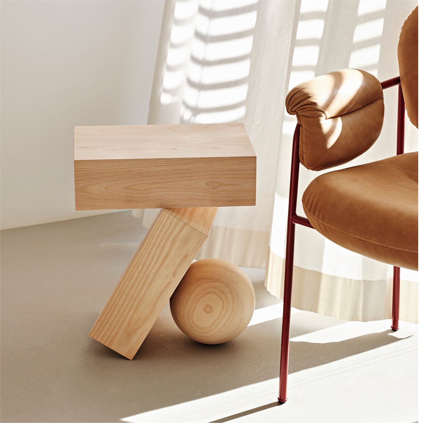 TILTING CUBES Beistelltisch | Esche