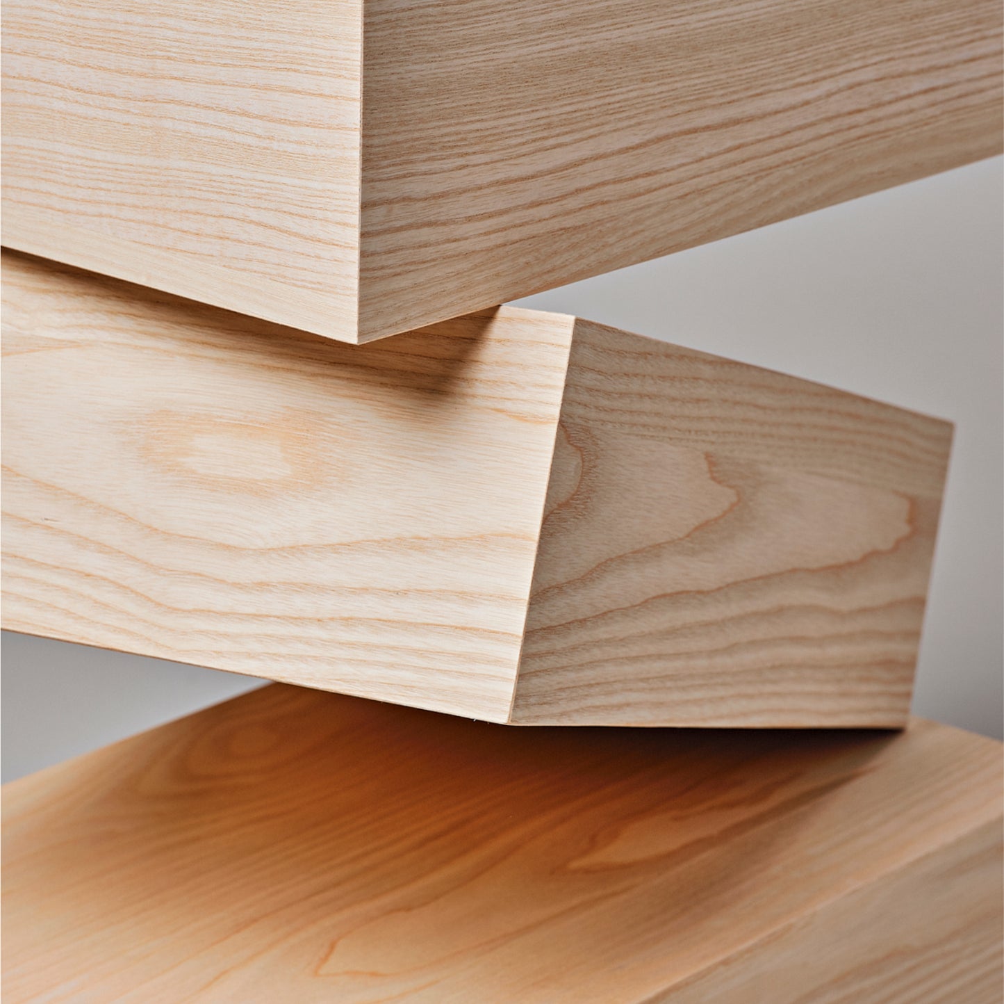 FALLING CUBES Beistelltisch | Esche