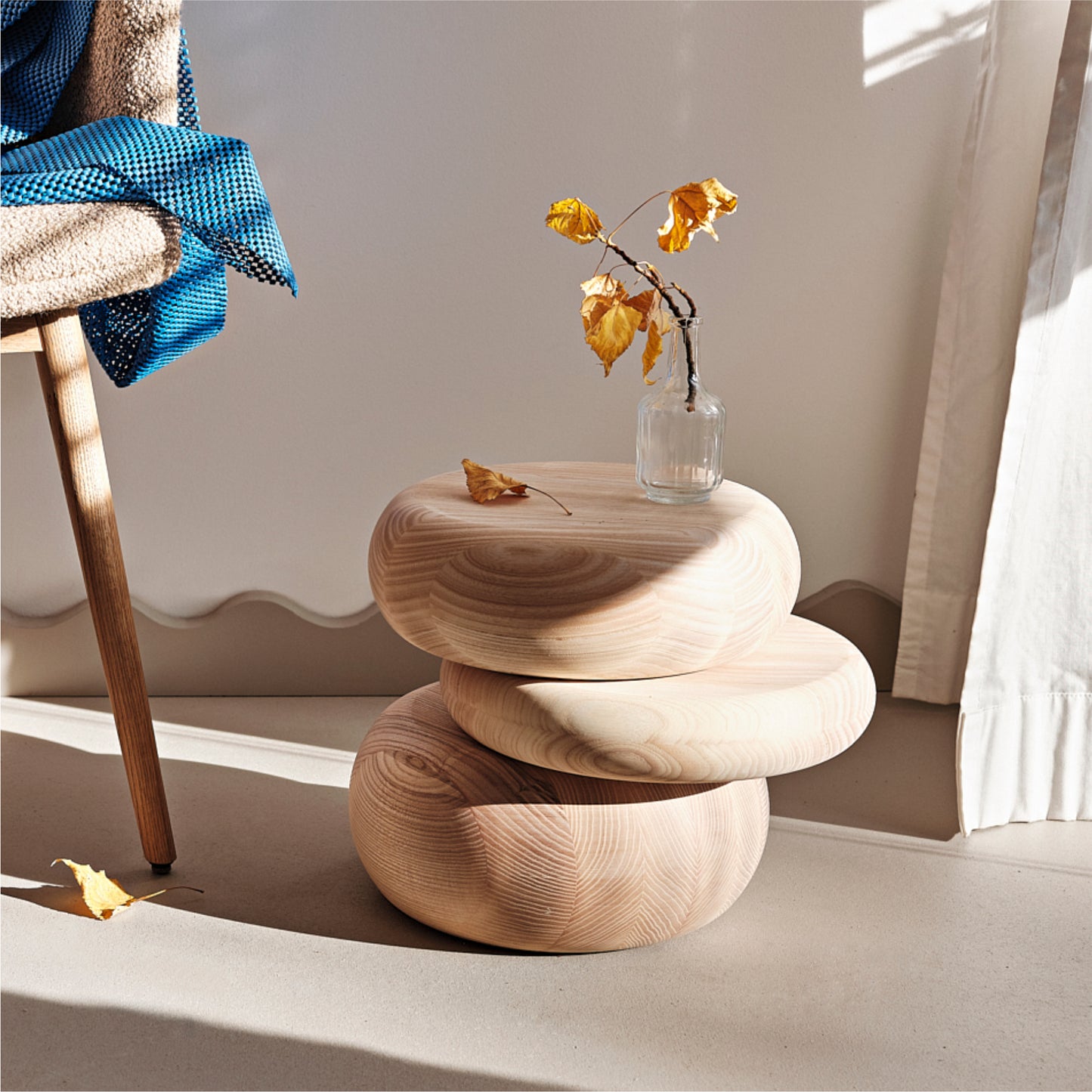 SHIFTING LOAF Beistelltisch | Esche
