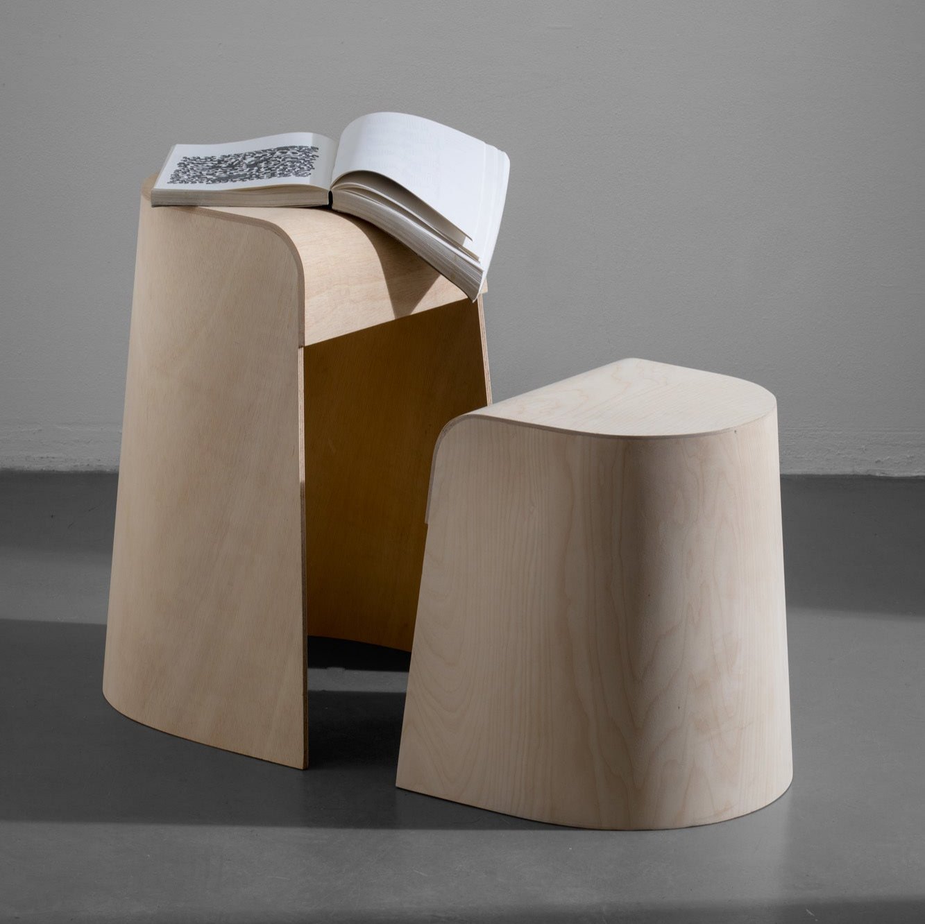 NEUBAU Hocker | Natur