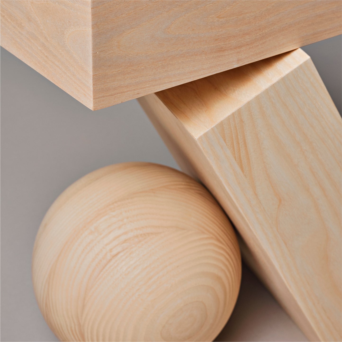 TILTING CUBES Beistelltisch | Esche